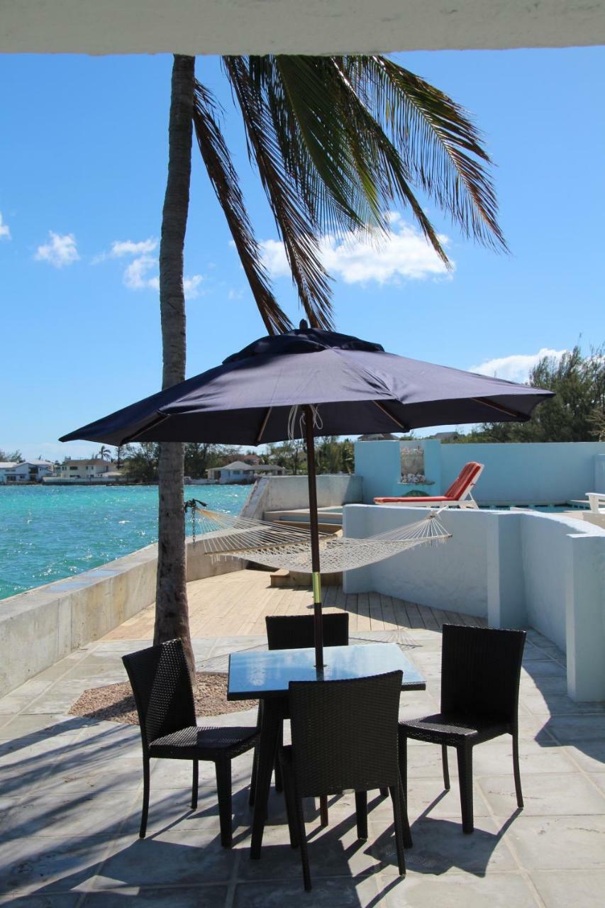 Water'S Edge Villa - Oceanfront With Private Pool Nassau Bagian luar foto