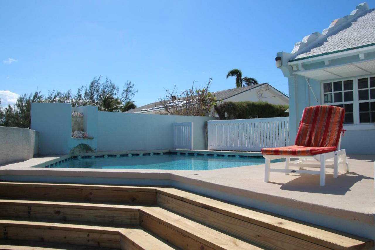 Water'S Edge Villa - Oceanfront With Private Pool Nassau Bagian luar foto