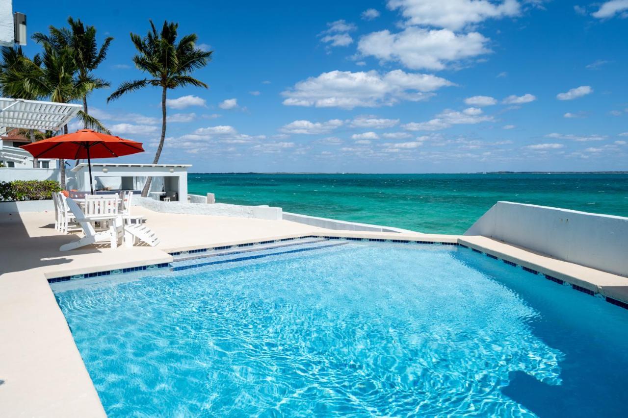 Water'S Edge Villa - Oceanfront With Private Pool Nassau Bagian luar foto